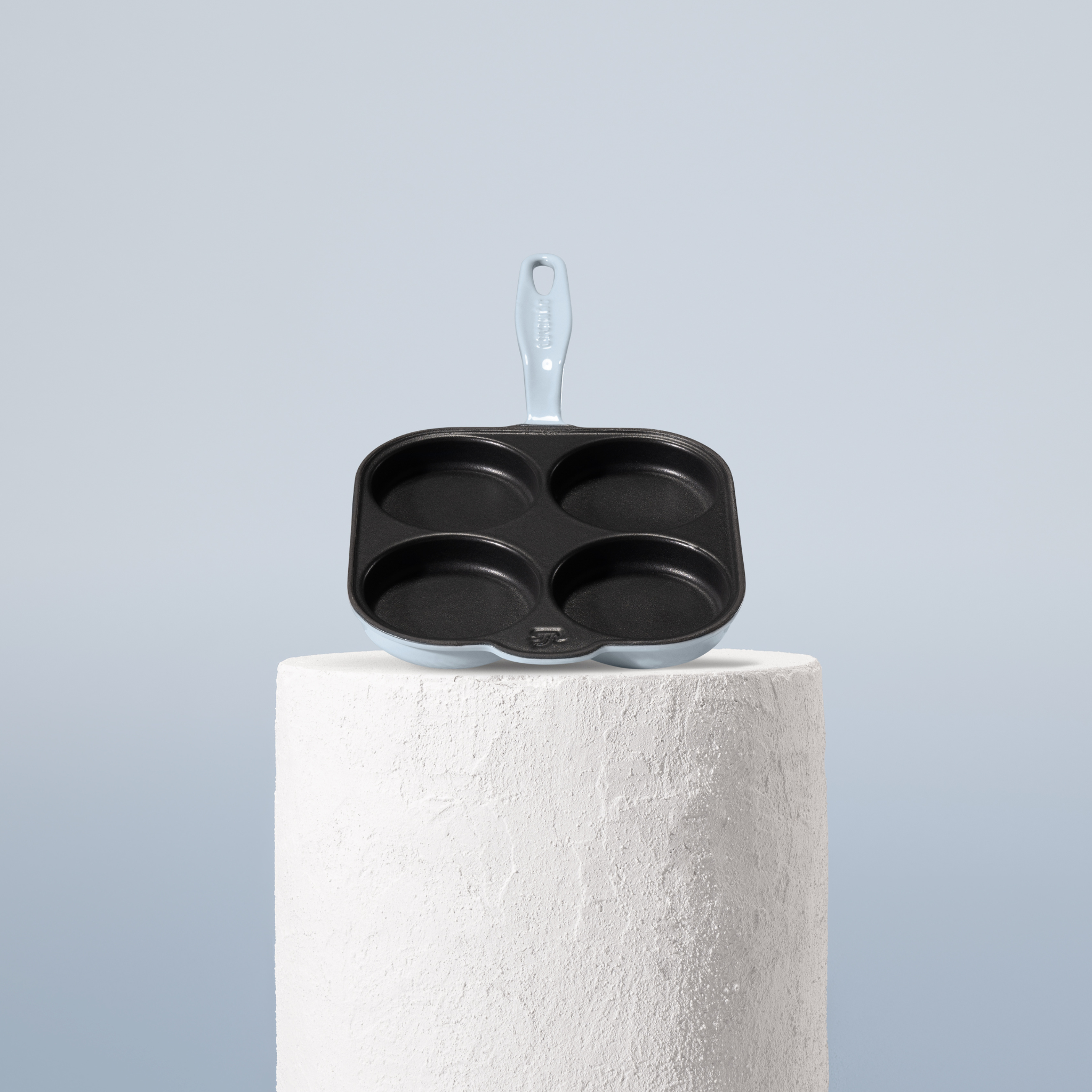 Vysoce kvalitní pánev na lívance z litiny se smaltovaným povrchem, 4 pozicemi. Vhodná pro dokonalé lívance. Barva: pastelově modrá.