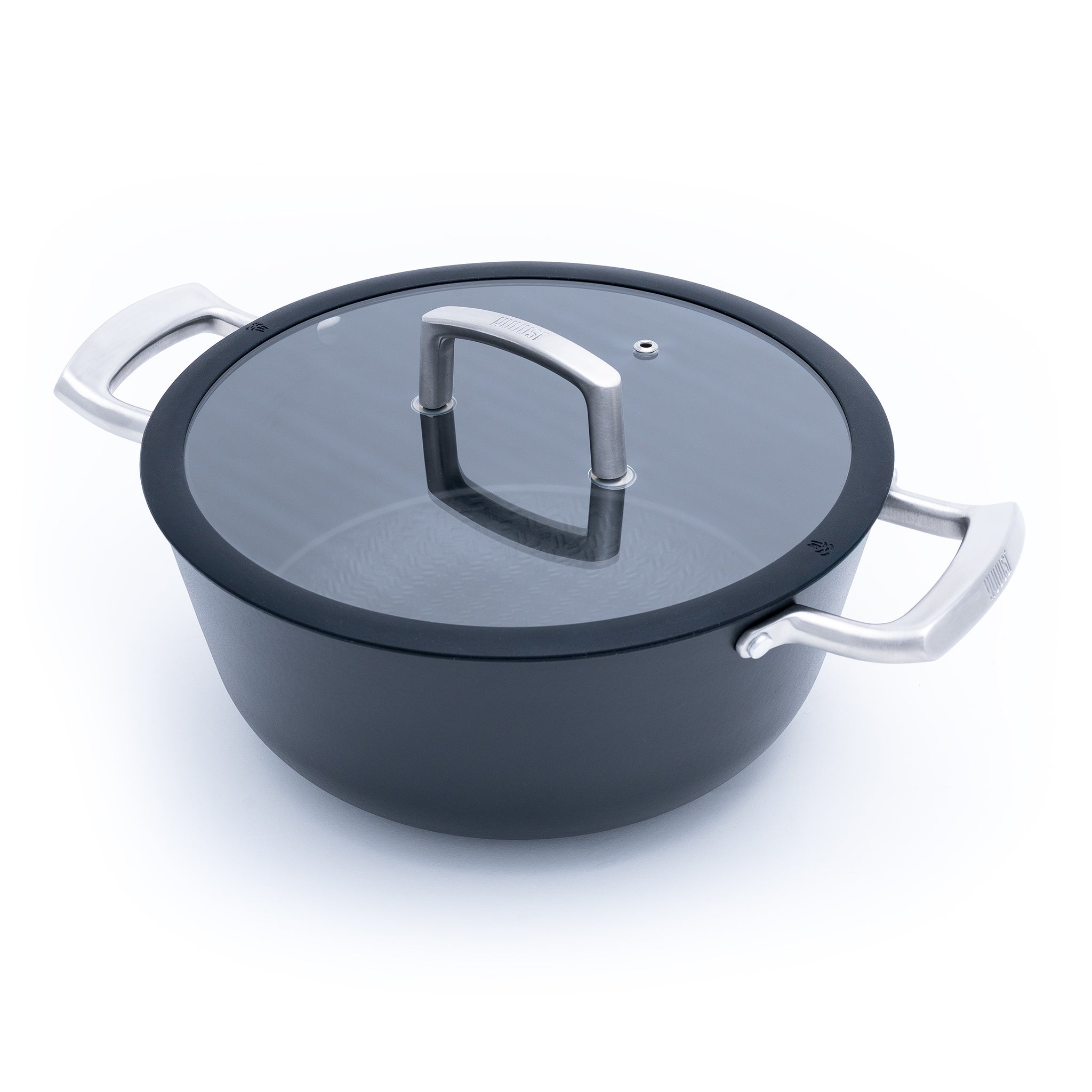 Litinový hrnec o průměru 26 cm z tenkostěnné litiny. Barva: matná černá. Vhodný na polévky, omáčky i pečení.