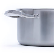 Nerezový vícevrstvý hrnec o průměru 20 cm, vhodný na všechny typy sporáků včetně indukce.