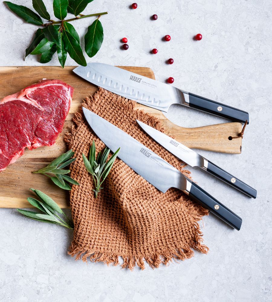 Sada kuchynskych nozu v designovem stojanu