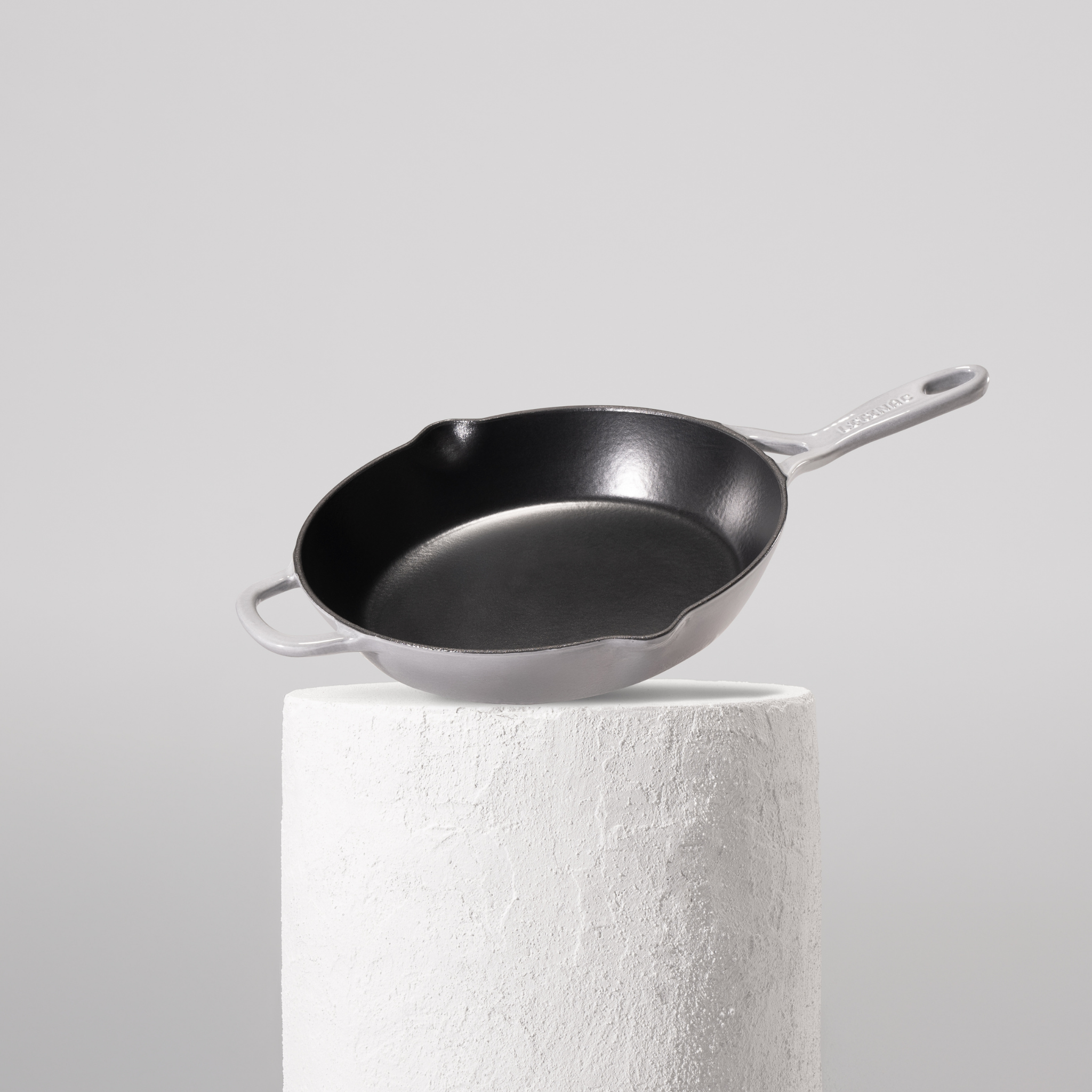 Perlově šedá 28cm